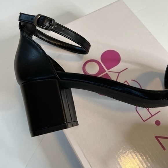 NWT/Box ZriEy Women's Strappy black Chunky Low Heeled Sandals Size 7 - Picture 8 of 9